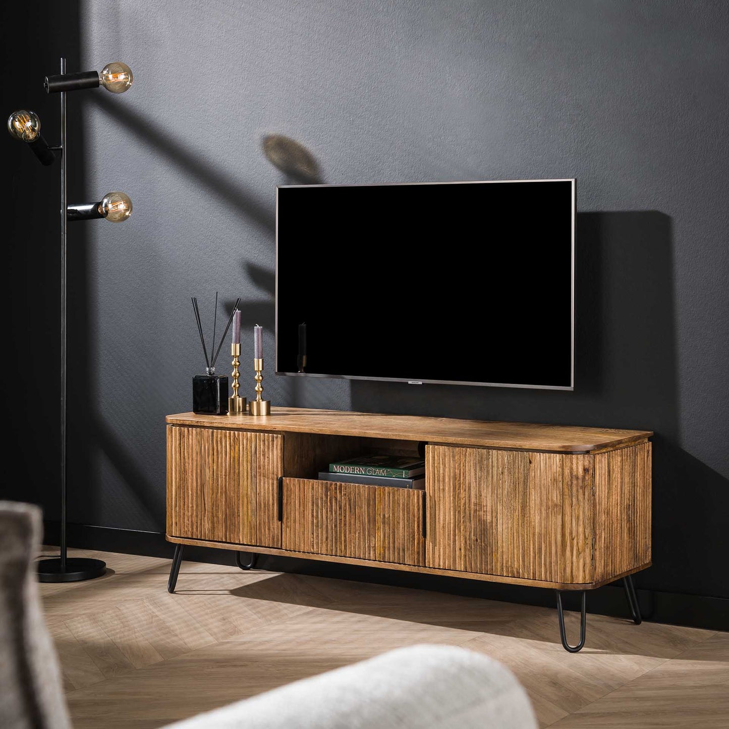 TV-meubel Wave - 135x40x50 cm - Massief mango zandkleur
