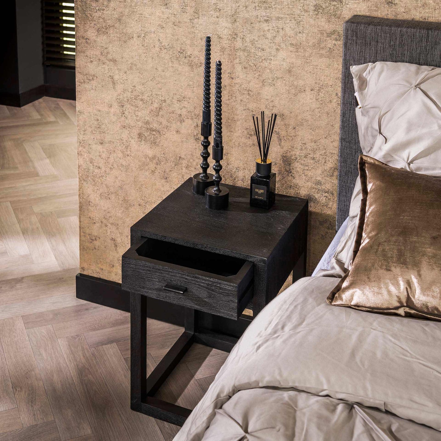 Nachtkastje 1L black square / Massief acacia zwart