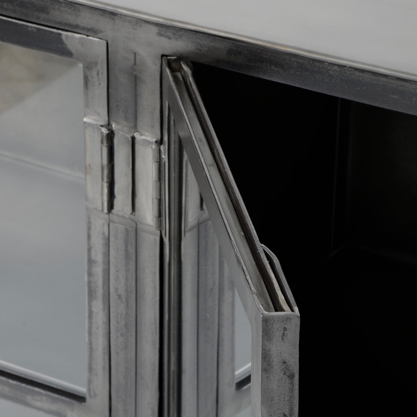 Dressoir Rift metal 4 deuren / Gun metal 180cm