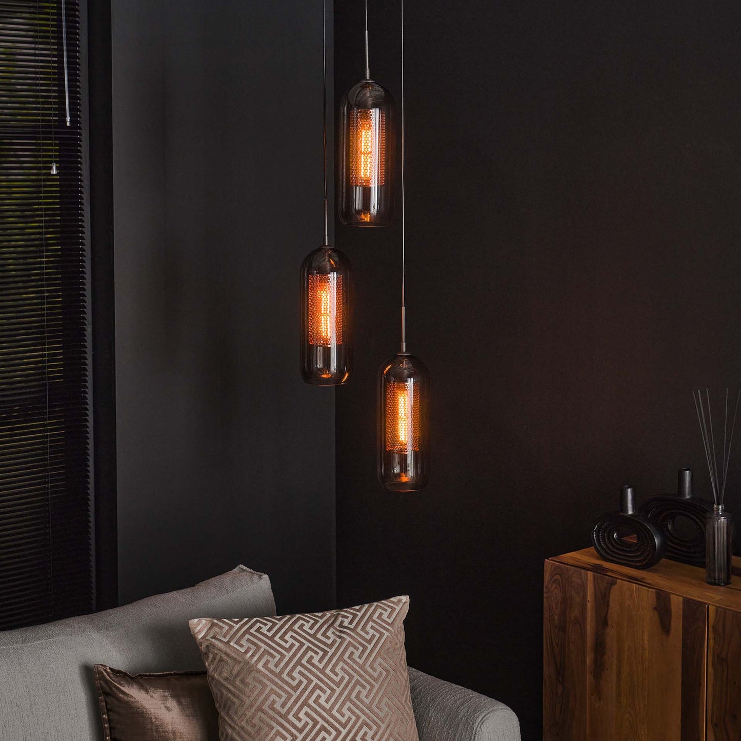 Hanglamp van 3 Lampen getrapt Smoke Glas-geperforeerd Staal - 35x35x180 cm - Artic zwart