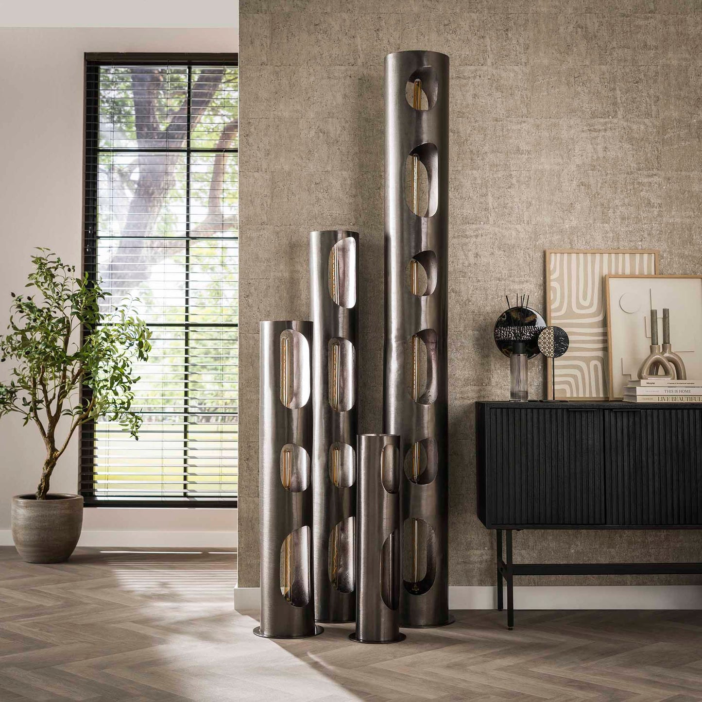 Vloerlamp Ø25 organic cylinder XL / Zwart nikkel