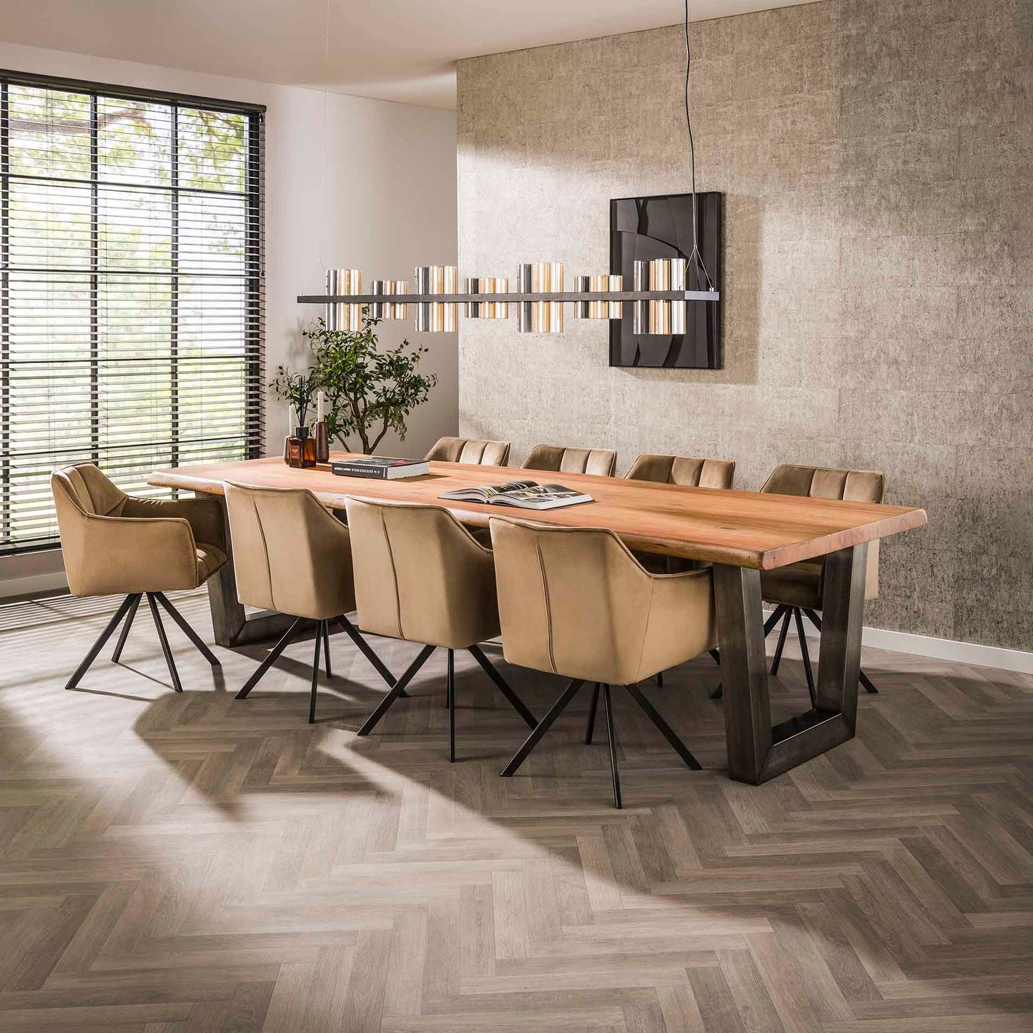 Eetkamertafel van massief acacia naturel - 300x100x77 cm - 300cm stam 60mm dik, trapezium-vormig frame 10x10 cm zwart geschuurd RVS