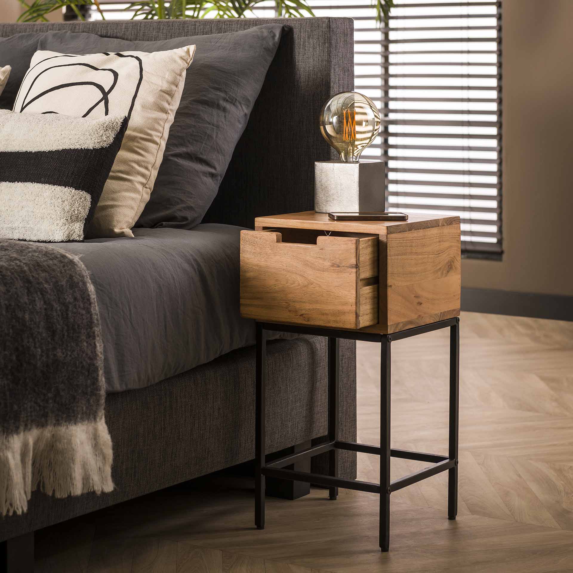 Nachtkastje XS Flat - 30x30x60 cm - Massief acacia naturel