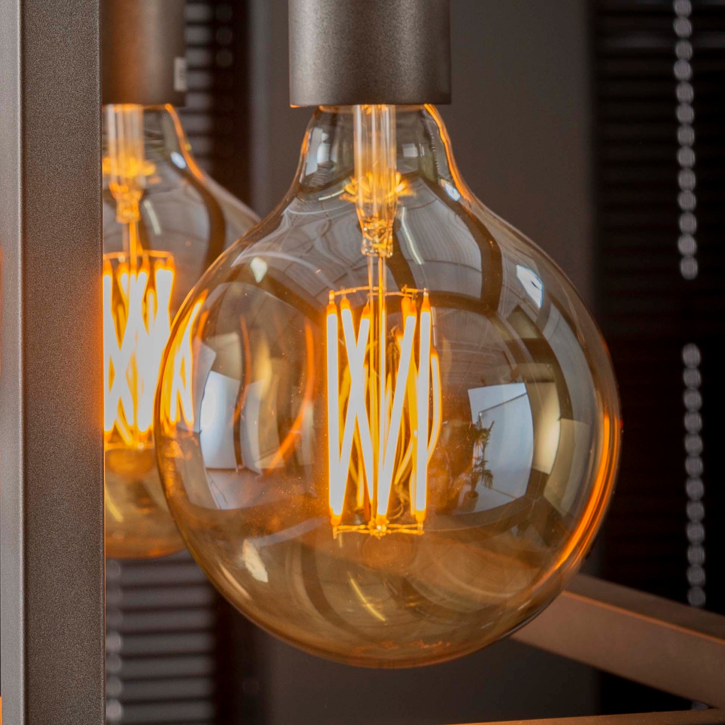 LED Filament Bol Lichtbron [G125] (Ø12,5) - E27 6W Dimbaar - 12,5x12,5x17,5 cm - Amberkleurig glas