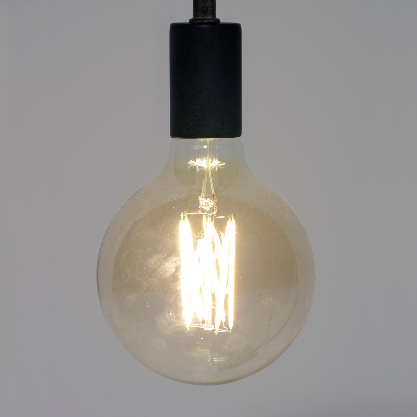 Lichtbron LED [G125] filament bol Ø12,5 - E27 6W dimbaar / Amberkleurig glas